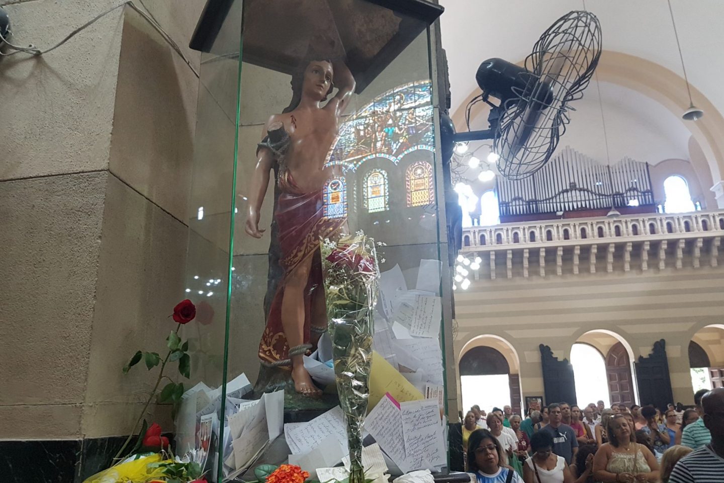 A imagem de São Sebastião em sua igreja no Rio: não foi o santo que deu nome à cidade (foto Oscar Valporto)