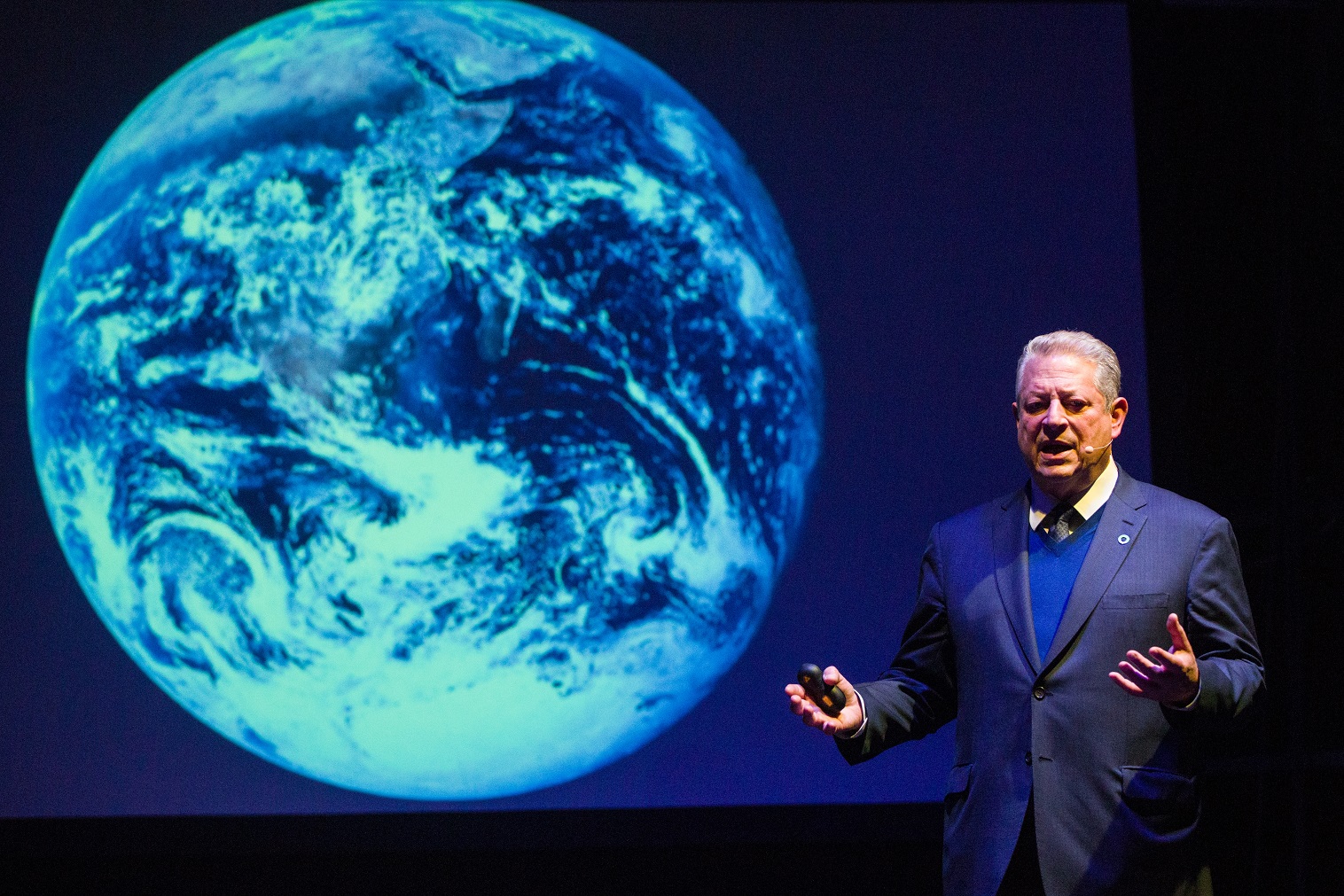 O ex-vice-presidente dos Estados Unidos,Al Gore durante uma apresentação na COP 24, na Polônia. Foto Beata Zaurzel/NurPhoto