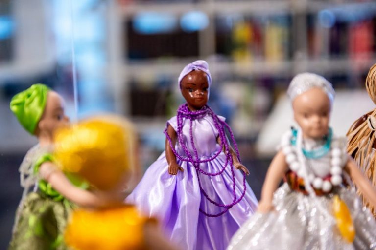 Expoosição mostra a obra de Tia Lúcia, ícone da Gamboa (Foto Daniela Paoliello)