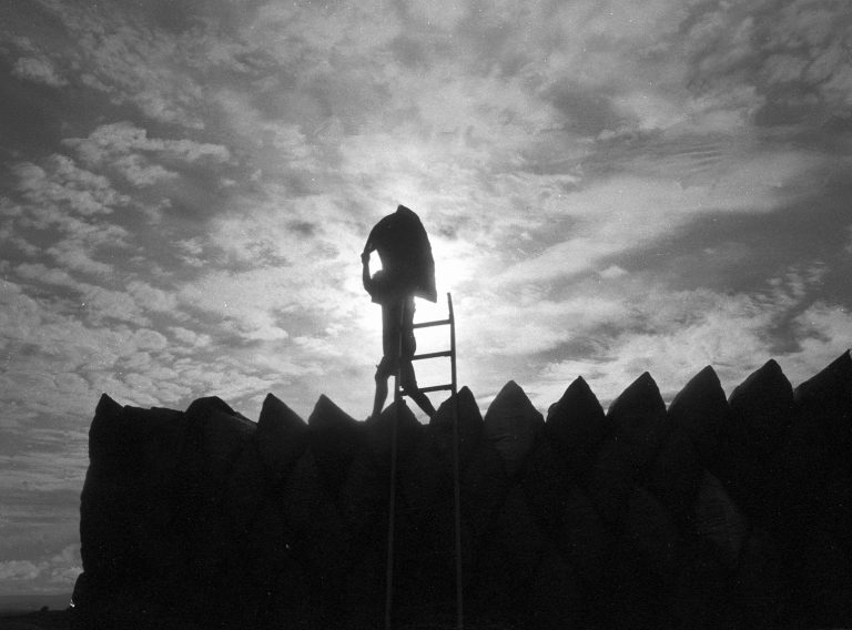 O perfil das vítimas de trabalho escravo demonstra que 45% dos trabalhadores maiores de 18 anos resgatados nunca possuíram um emprego formal antes. Foto João Roberto Ripper