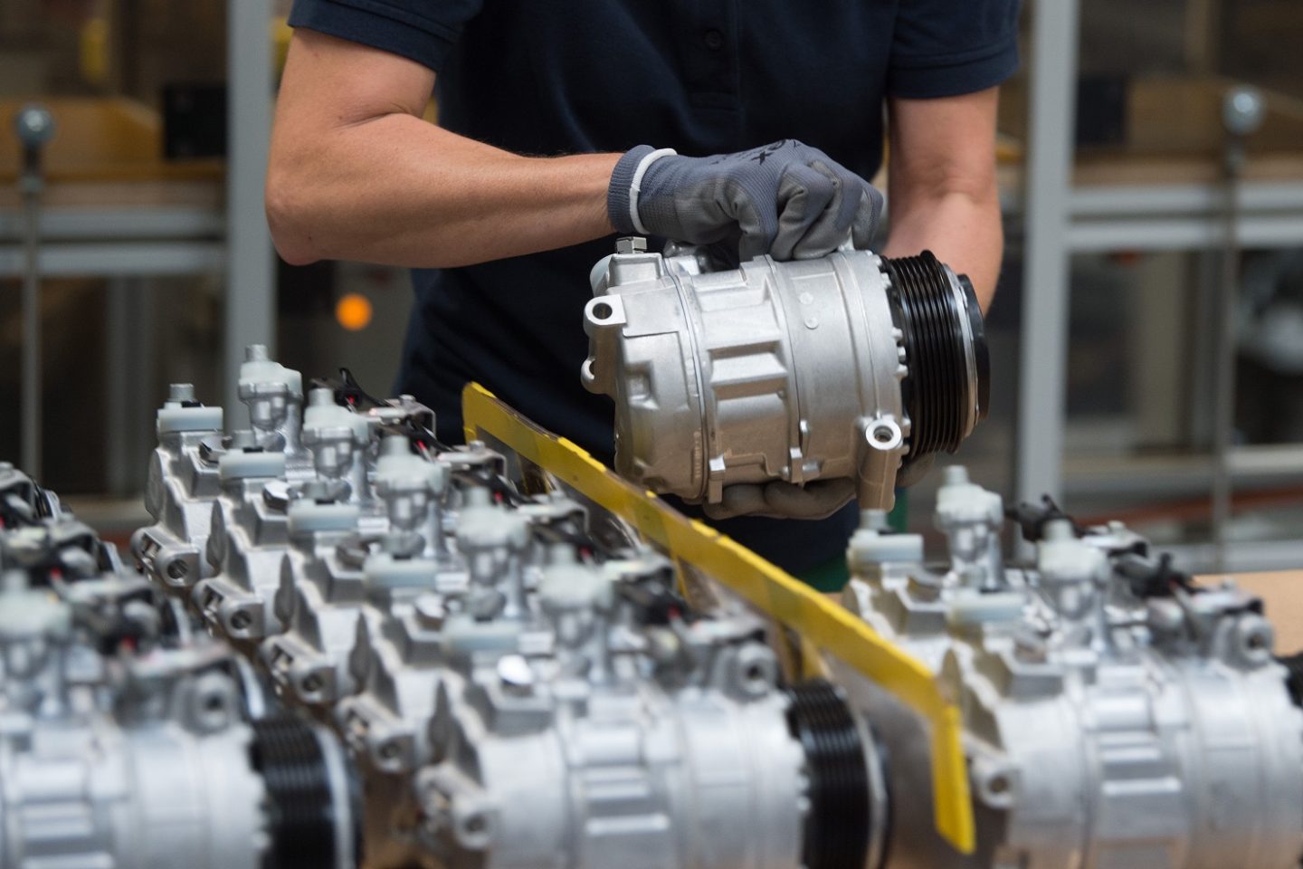 Fábrica de compressores na Alemanha. O país é um dos que mais investe em inovação e eficiência energética. Foto Sebastian Kahnert/DPA