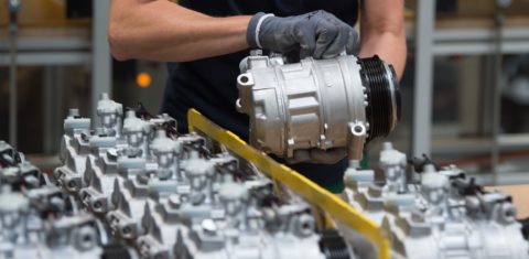 Fábrica de compressores na Alemanha. O país é um dos que mais investe em inovação e eficiência energética. Foto Sebastian Kahnert/DPA