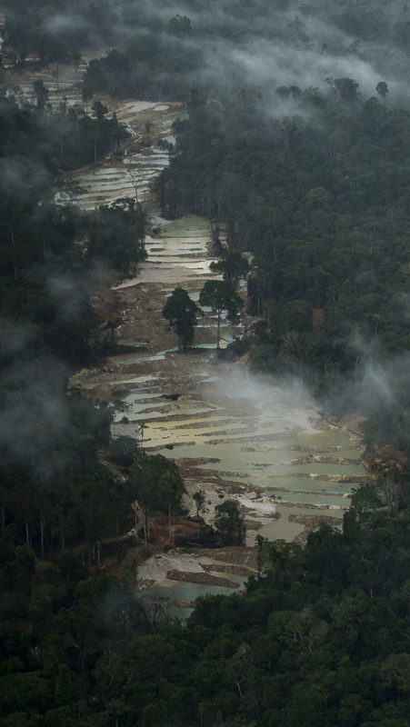 Garimpo ilegal na Floresta Nacional de Altamira. Foto Daniel Parnahyba