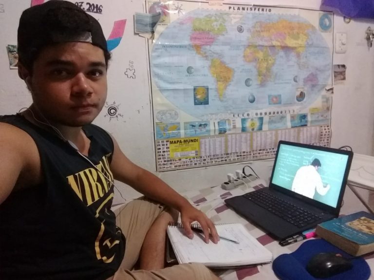 Matheus da Silva Gomes vai cursar o bacharelado em ciência e tecnologia no período noturno. Foto Arquivo Pessoal