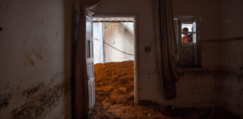 Interior de casa na localidade da Cachopa, portão 40: moradores abandonaram o local (Foto Kita Pedroza)