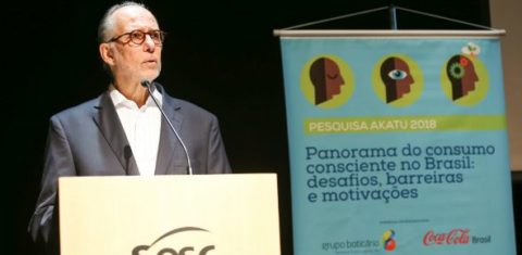 Hélio Mattar, diretor-presidente do Instituto Akatu, no lançamento da pesquisa 'Panorama do Consumo Consciente no Brasil: desafios, barreiras e motivações' (Crédito: Douglas Matsunaga / Yantra Imagens / Divulgação)