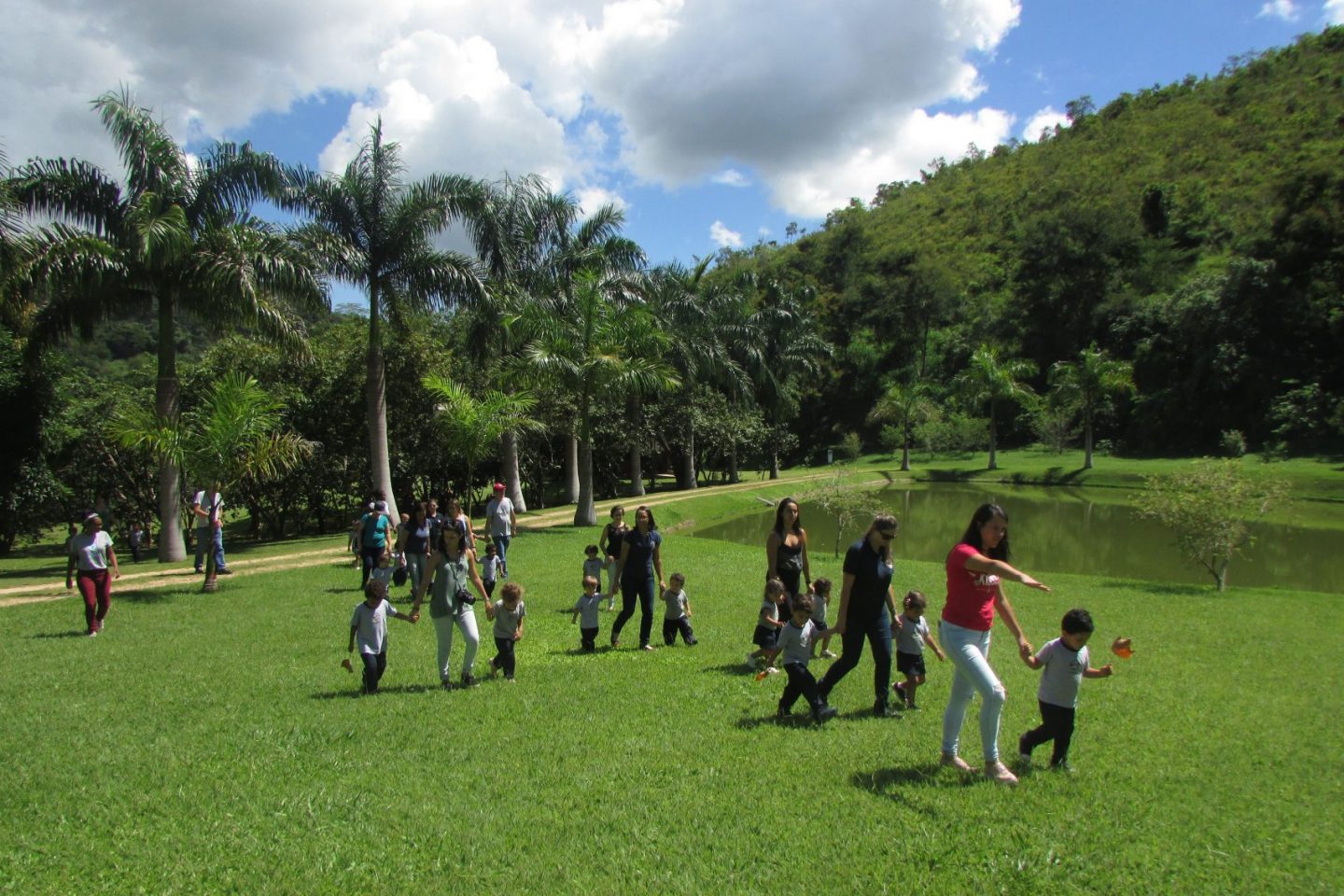 Crianças visitam o Projeto Água, em Petrópolis: lições de preservação (Foto: Divulgação)