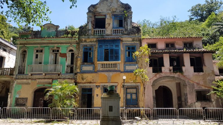 Casarões do Largo do Boticário: joia arquitetônica de quase um século passou por processo de abandono mas foi comprada por grupo hoteleiro (Foto: Oscar Valporto)
