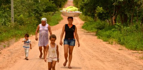 Elzita, a filha Maria Meire e uma das netas. Foto de Mirian Fichtner