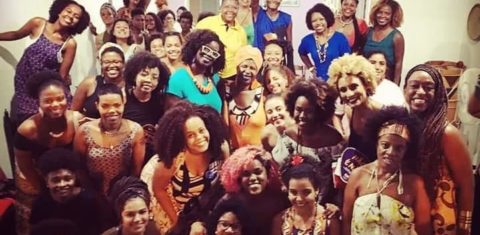A vereadora Marielle Franco após seu último compromisso na Casa das Pretas, com as participantes do debate, Priscila inclusive (Foto: Arquivo Pessoal)