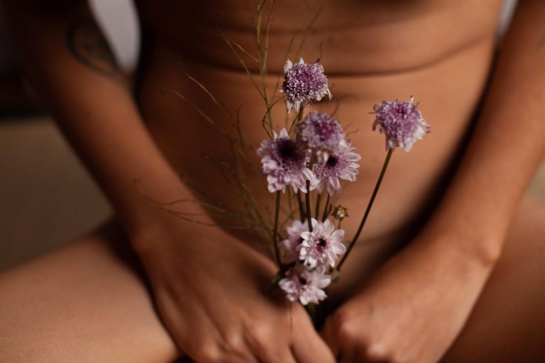 Adeptas do Movimento Free Bleeding não usam qualquer tipo de absorvente durante a menstruação: conexão com o próprio corpo e toneladas de lixo a menos no planeta