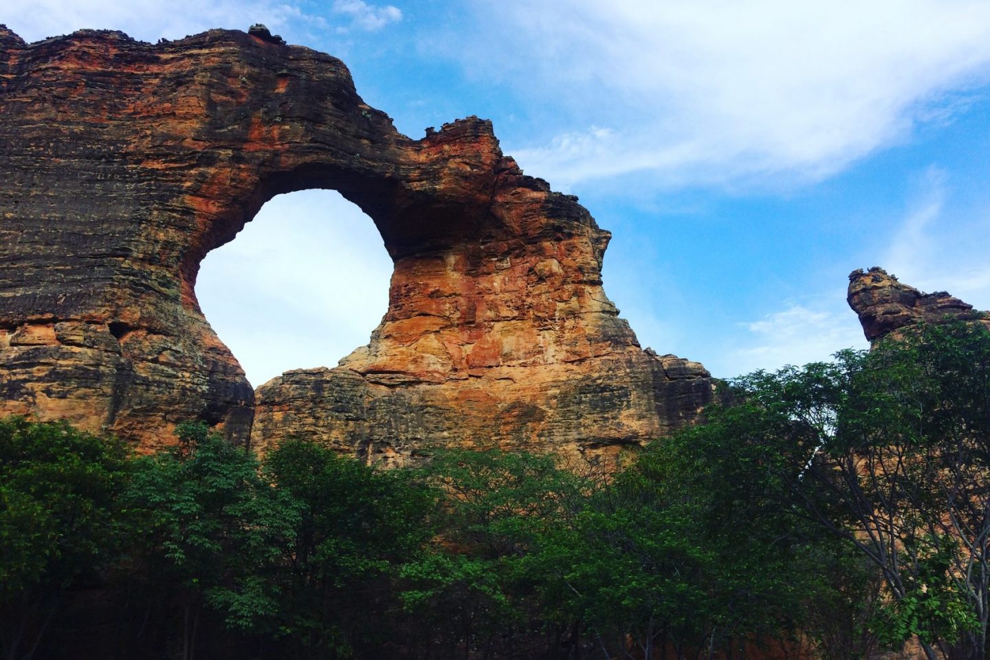 Pedra Furada no Parque Nacional da Serra da Capivara: mais de 1.400 sítios arqueológicos, com 40 mil pinturas rupestres, algumas com 12 mil anos (Foto: Eduardo Carvalho)
