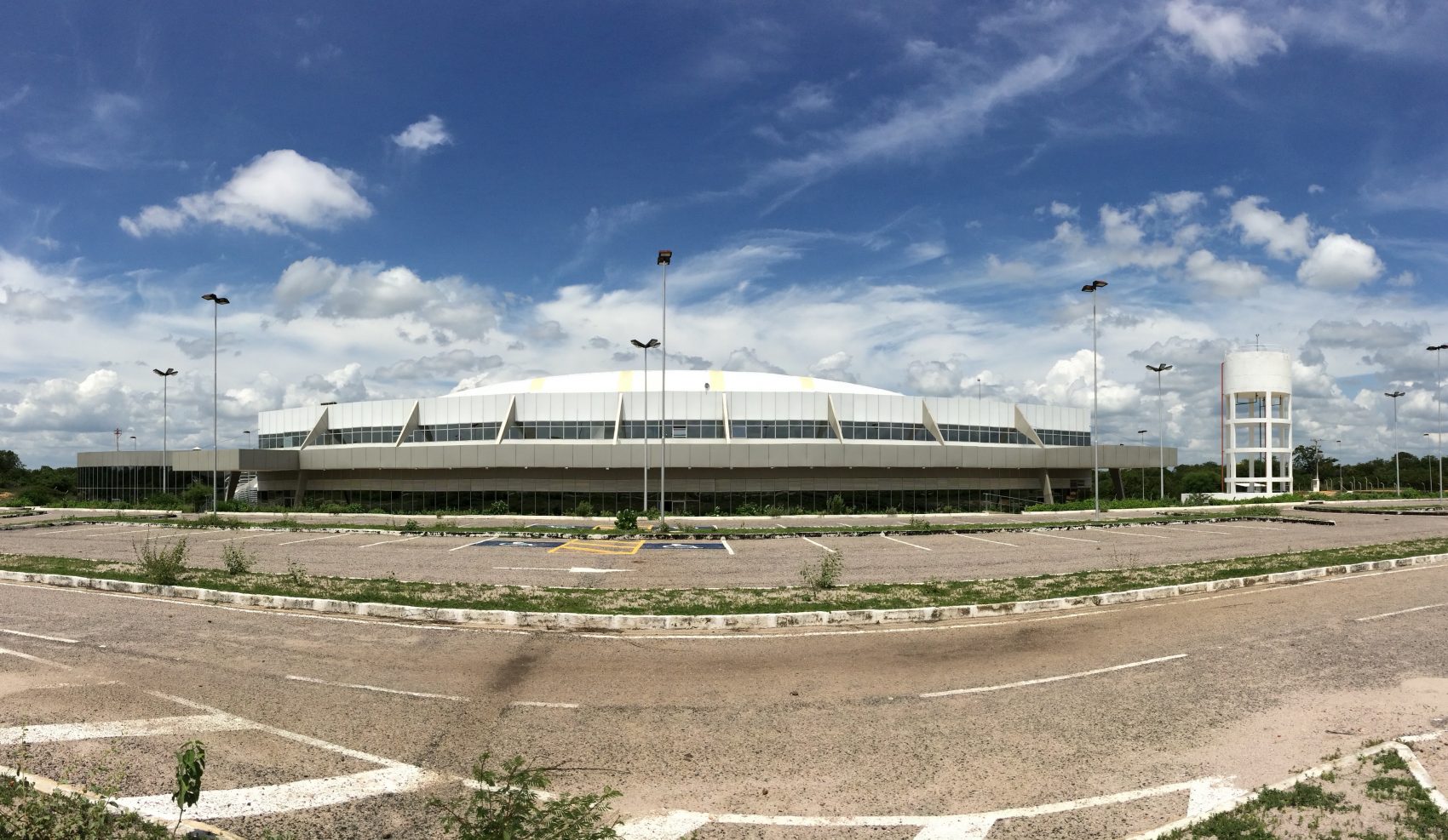 Aeroporto Serra da Capivara, obra de R$ 22 milhões até hoje sem voos comerciais: problemas de infraestrutura se estendem à rede hoteleira precária (Foto: Eduardo Carvalho)