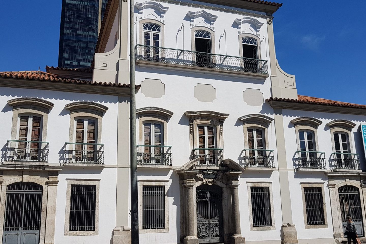 Paço Imperial, palco da assinatura da curta - dois artigos, 17 palavras - lei da abolição: a princesa Isabel acenou da sacada para a multidão que preparava a festa na rua (Foto: Oscar Valporto)