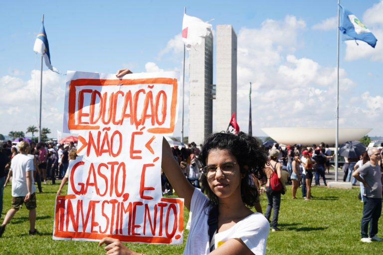 Manifestação de estudantes contra os cortes no orçamento da Educação: dia de protesto na rua e guerra de palavras (Pablo Valadares/Agência Câmara)