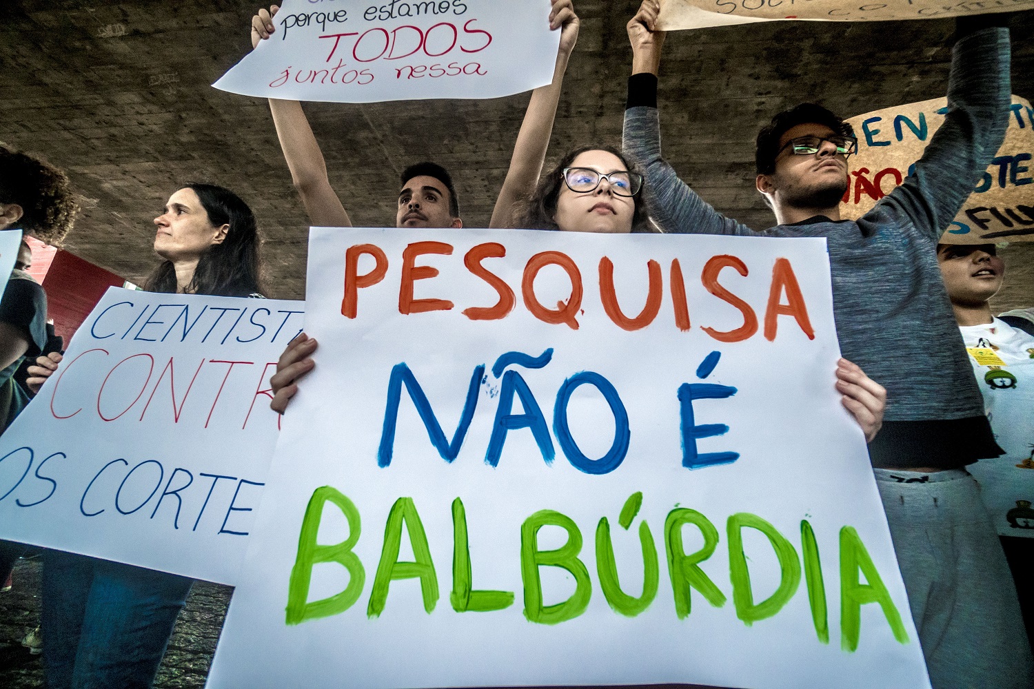 Estudantes universitários protestam contra o corte de verbas para a educação. Foto Cris Faga/NurPhoto
