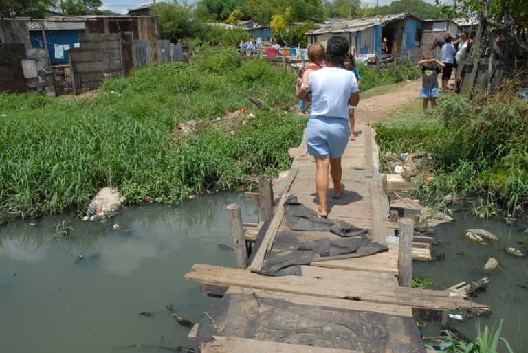 De 2010 a 2017, o Brasil gastou mais de R$ 1,1 bilhão em internações com doenças provocadas pela falta de saneamento. Numa média aproximada de R$ 140 milhões por ano. Foto Trata Brasil