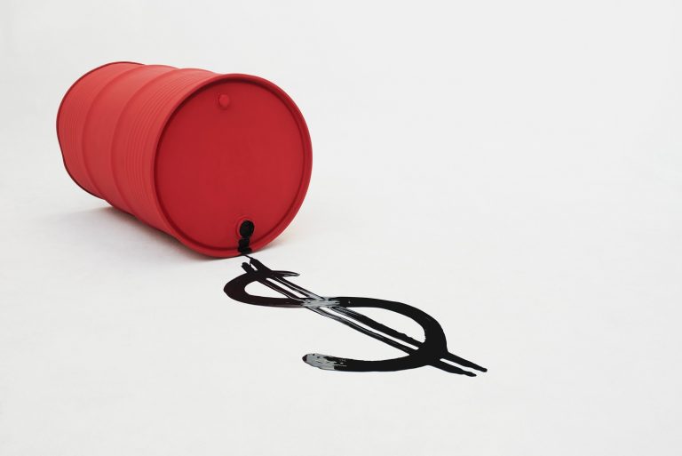 Se o pacote de bondades oferecido aos produtores de combustíveis fósseis se mantiver igual pelos próximos dez anos, ele terá um tamanho semelhante à economia que o governo alcançará se aprovar a Reforma da Previdência, cerca de R$ 860 bilhões. Imagem/Odilon Dimier / AltoPress / PhotoAlto