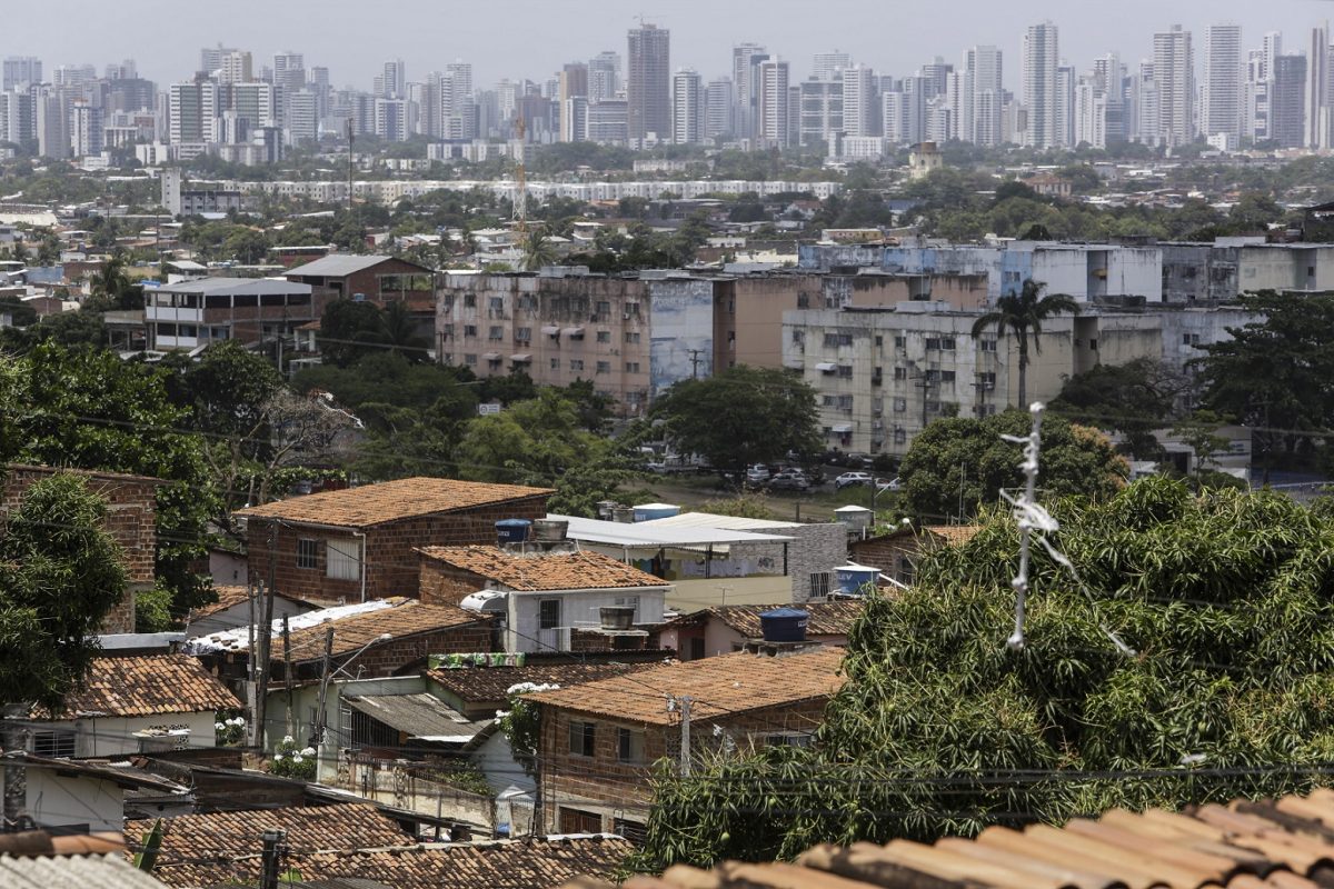 Favela Alto do Monte, em Olinda, Pernambuco. Falta de saneamento ajudou na proliferação do Zica Vírus. Foto Diego Herculano/NurPhoto