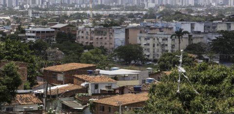 Favela Alto do Monte, em Olinda, Pernambuco. Falta de saneamento ajudou na proliferação do Zica Vírus. Foto Diego Herculano/NurPhoto