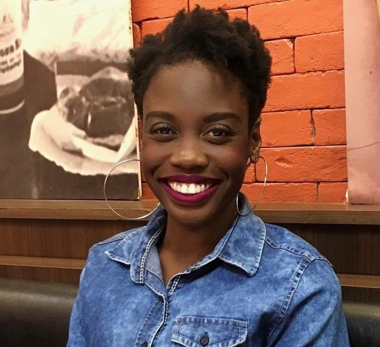 A professora Gisele da Silva convive com doença falciforme, a desinformação e o preconceito: 'Tive chefe que me obrigava a trabalhar no dia da transfusão'. (Foto: Adyel Beatriz)