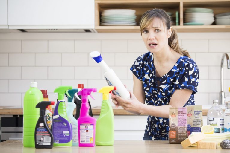Produtos de limpeza: um dos vilões da poluição do ar doméstica (Foto: Collanges/BSIP/AFP)