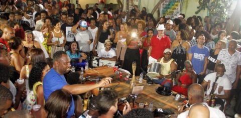 Roda de samba Terreiro de Crioulo lota a Rua do Imperador em Realengo: evento com 800 pessoas movimenta economia local (Foto Divulgação)