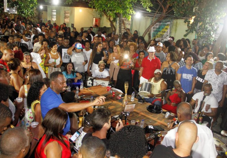Roda de samba Terreiro de Crioulo lota a Rua do Imperador em Realengo: evento com 800 pessoas movimenta economia local (Foto Divulgação)