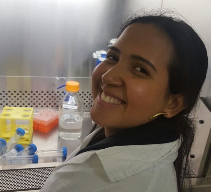 A pesquisadora Janaína Rosa de Souza: composto a base de molécula de vegetal para matar larva do mosquito transmissor da dengue (Foto; Arquivo Pessoal)