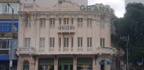 Prédio das Pharmácias Granado na Praça Saens Peña; mais de 100 anos de Tijuca (Foto: Oscar Valporto)
