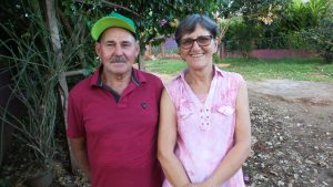 Elido Trevisan e Leodete Decker na fazenda de cacau do casal em Medicilândia. Foto Elizabeth Oliveira