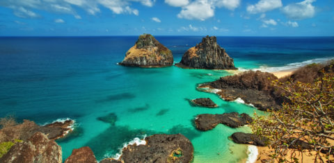 Baía dos Porcos, em Fernando de Noronha: ecossistema vulnerável à presença humana. Foto de Márcio Cabral (Biosphoto)