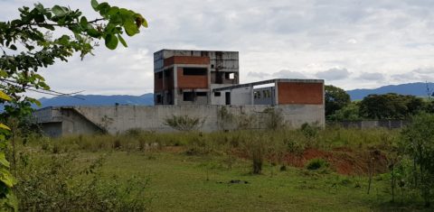 A Estação de Tratamento de Água de Japeri: paralisação de obra da Cedae,, desde 2014, acabou com a esperança de melhoria de abastecimento de água no município onde desperdício é recorde (Foto: Prefeitura de Japeri)