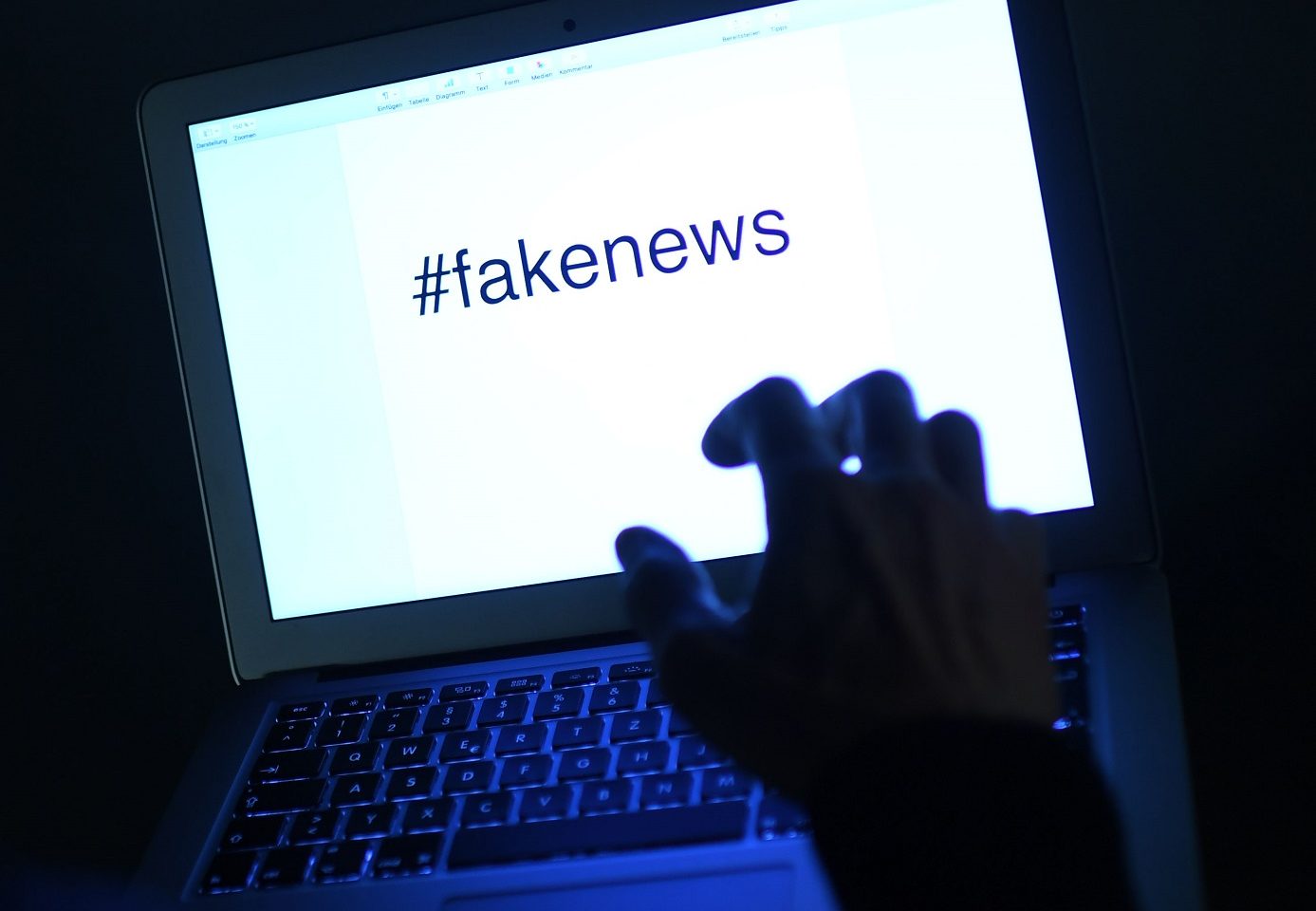 O grupo voluntários contra a fake news atua em 15 países, inclusive no Brasil. Imagem Helmut Fohringer/APA-PictureDesk via AFP
