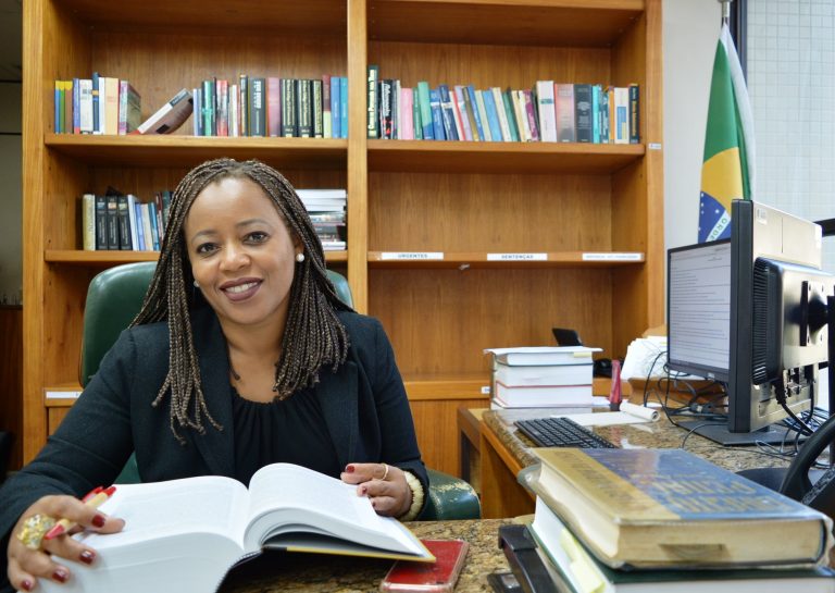 Adriana Cruz, da 5ª Vara Federal Criminal do Rio de Janeiro: "A quantidade de mulheres negras em todos os 93 tribunais do Brasil não chega a cem. Foto Divulgação