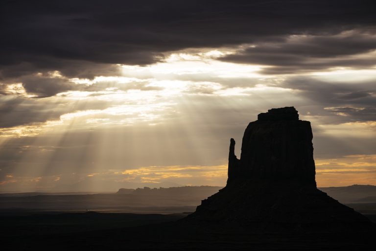 Amanhecer no no Vale Navajo, uma das reservas indígenas, em Utah, nos Estados Unidos. Foto Ben Pipe / Robert Harding Premium