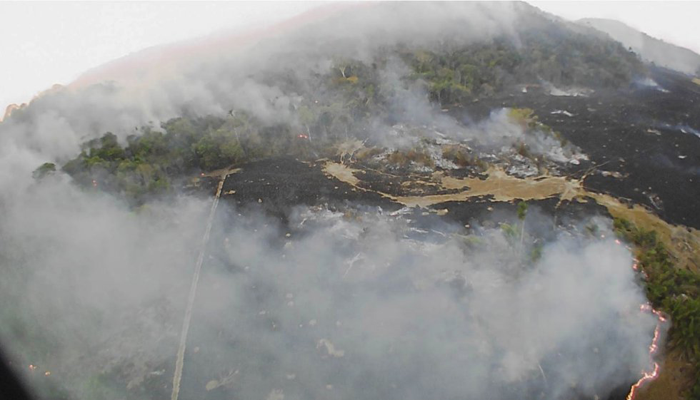 Incêndios na Serra de Ricardo Franco, no Mato Grosso, na fronteira com a Bolívia. Foto do Corpo de Bombeiros do Mato Grosso