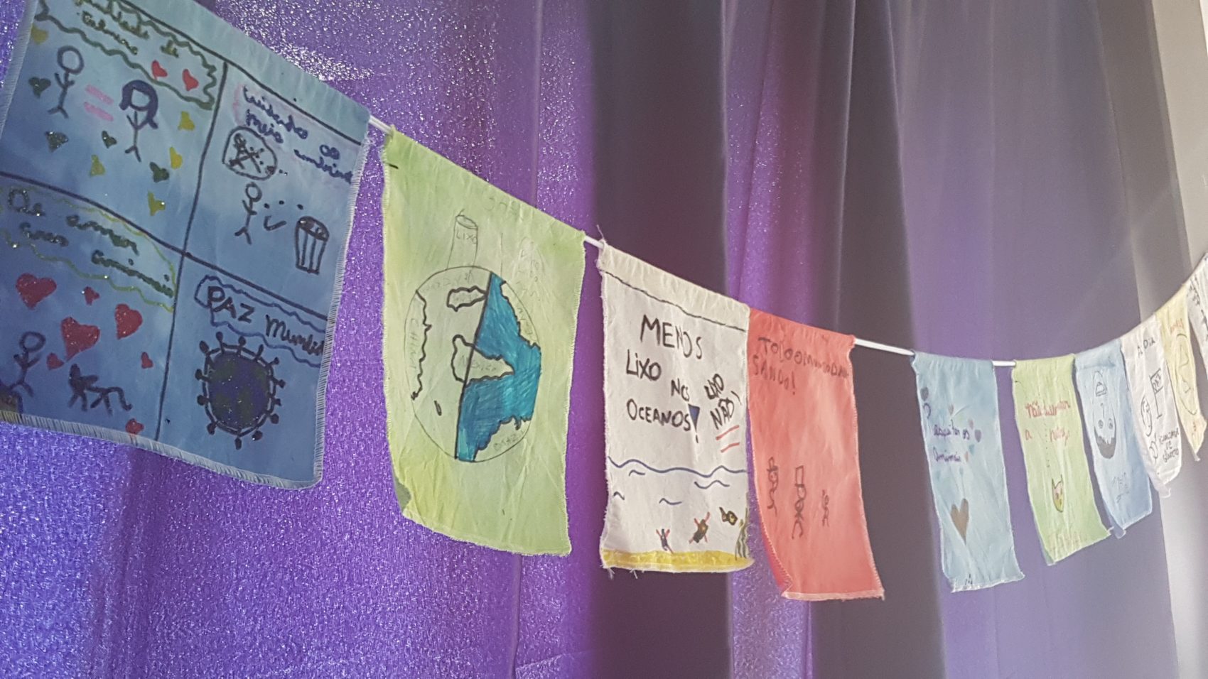 Desenhos feitos por educadores no workshop do método "Aprendizagem See", em São Paulo: foco no cultivo das competências sociais e emocionais (Foto: Florência Costa)