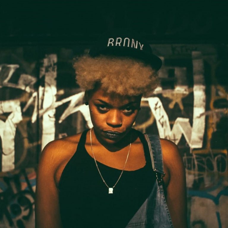 Agnes Cardoso: escritora, poeta, produtora e slammer, atua como orientadora social e professora de inclusão de educação infantil. Idealizou o coletivo Poetas Vivos, no Rio Grande do Sul. Foto de divulgação