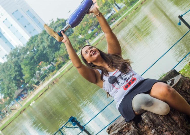 Analista de Recursos Humanos, Ana Kelly sofreu até conseguir seu espaço: mercado para profissionais com deficiência está aquecido (Foto: Arquivo Pessoal)