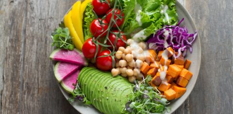 Receitas adaptadas para pessoas com diabetes tipo 2: elogio ao uso de ervas, frutas e especiarias em substituição ao sal e ao açúcar (Foto: Anna Pelzer/Unsplash)