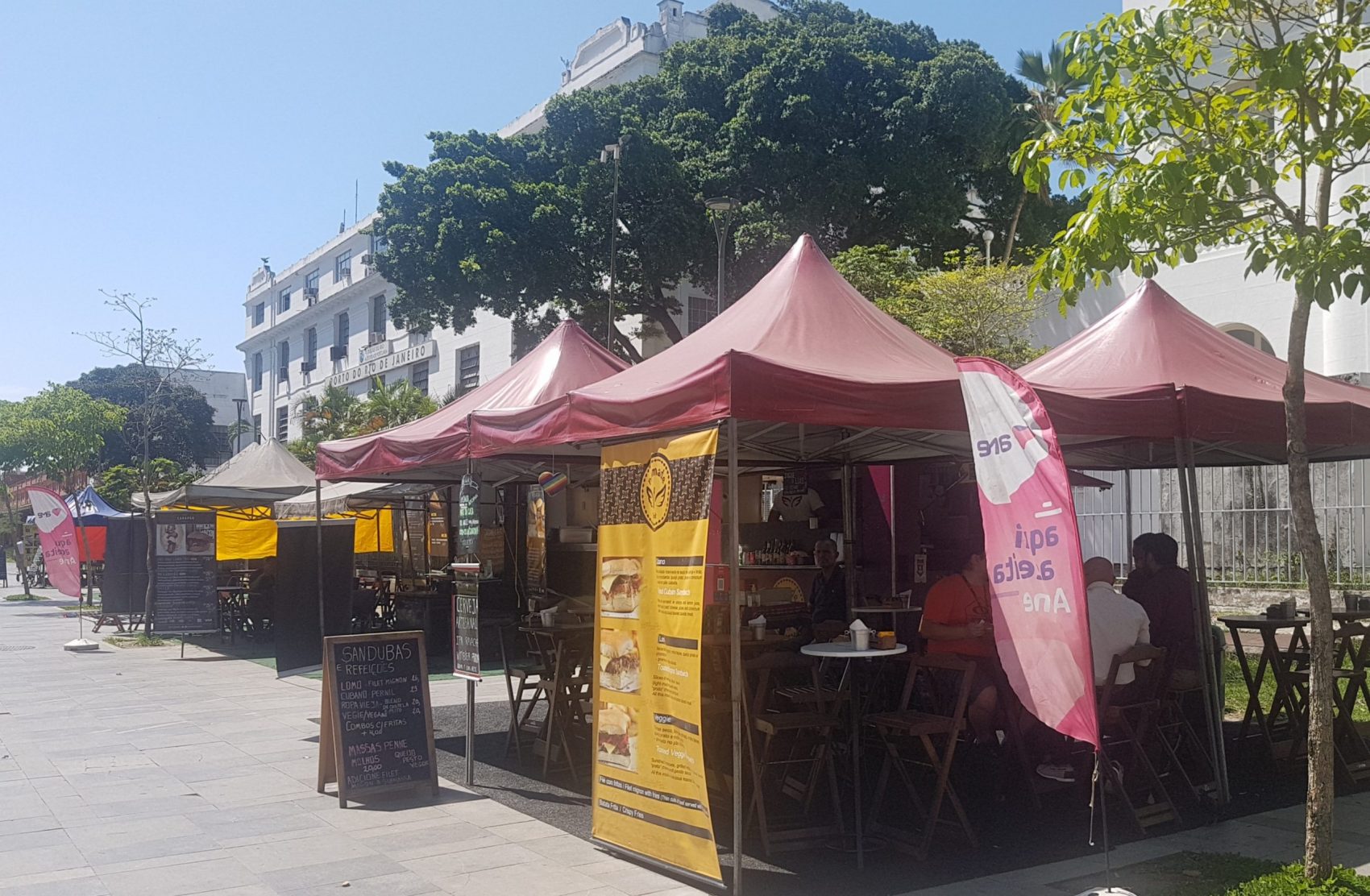 Food Trucks, sanduíches e cerveja: atrações extras na Orla Conde (Foto: Oscar Valporto)