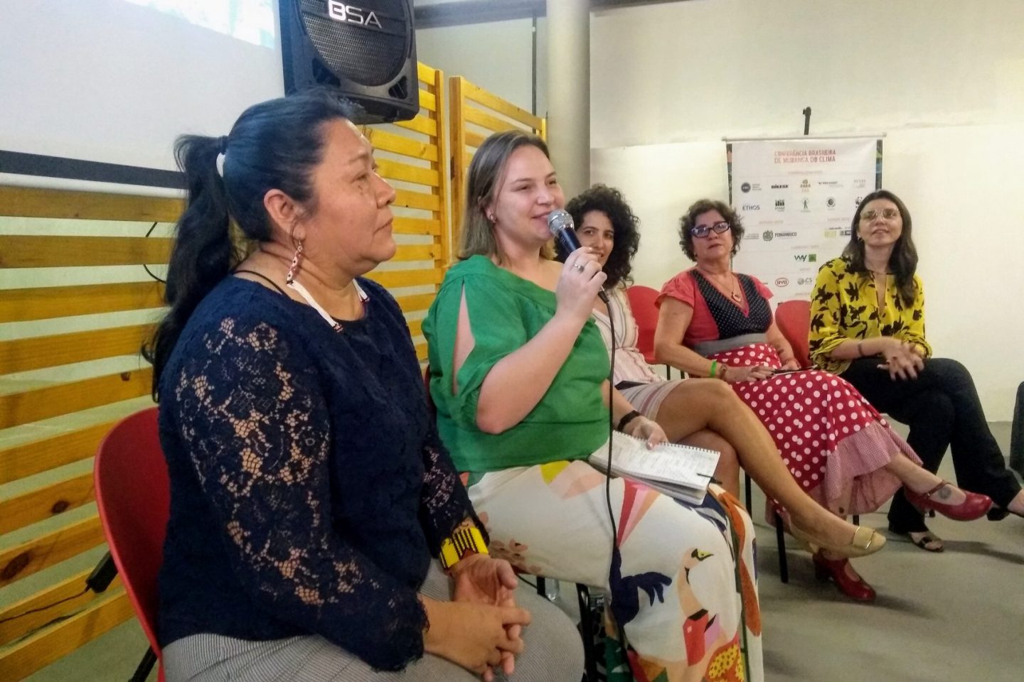 Joênia Wapichana, Natalie Unterstell, Marina Barros, Jô Pereira e Márcia Lucena: mulheres são maiores vítimas mas também principais lideranças no enfrentamento da crise climática (Foto: Mariama Correia)