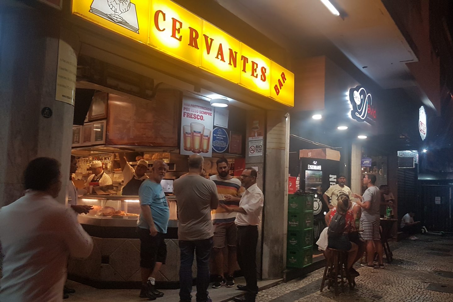 Cervantes, Bar do David e Galeto Sat's: tríplice aliança para as madrugadas na região do Lido (Foto: Oscar Valporto)