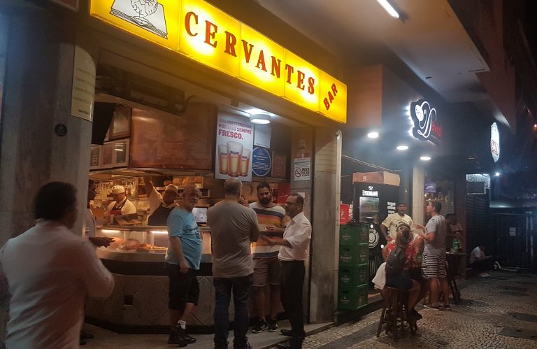 Cervantes, Bar do David e Galeto Sat's: tríplice aliança para as madrugadas na região do Lido (Foto: Oscar Valporto)