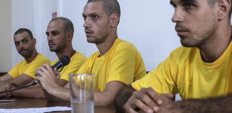 Primeira entrevista coletiva dos quatro integrantes da Brigada de Incêndio de Alter do Chão, no hotel Belo Alter, depois de deixarem a prisão. A partir da esquerda: Gustavo, Marcelo, Daniel e João. Foto Marizilda Cruppe.