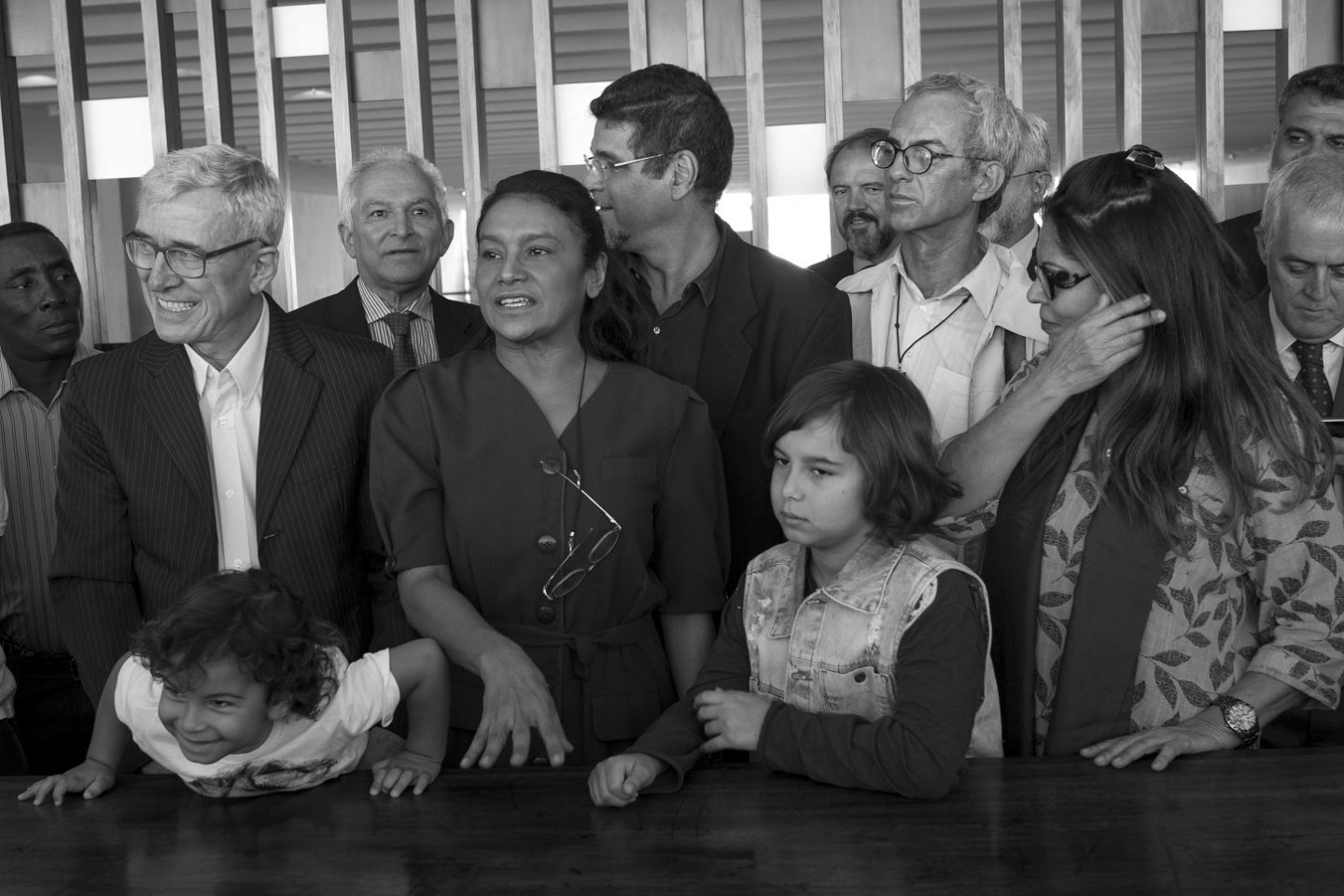 Dira Paes na última cena do filme Pureza ao lado do frei Xavier Plassat, uma das lideranças no combate ao trabalho escravo no Brasil. Foto João Roberto Ripper