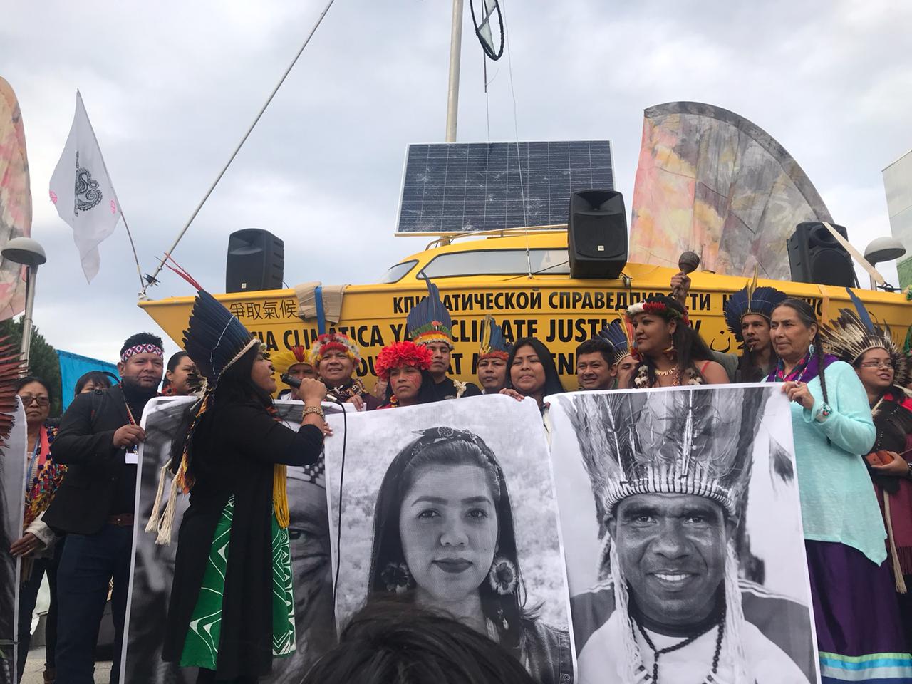 Manifestação n COP25 contra assassinato de indígenas da etnia guajajara. Foto de divulgação