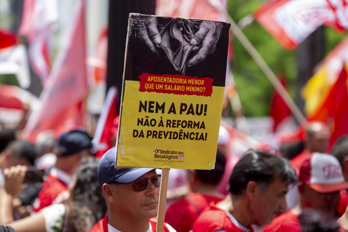Manifestantes protestam em São Paulo contra o projeto de reforma da previdência. Foto Suamy Beydoun/AGIF
