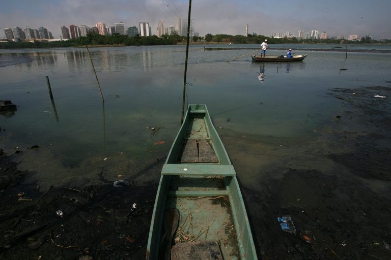 As construções de redes, troncos coletores e elevatórias de esgotos, que custaram mais de R$ 120 milhões, deveriam ter beneficiado mais de 500 mil pessoas. Foto Custódio Coimbra